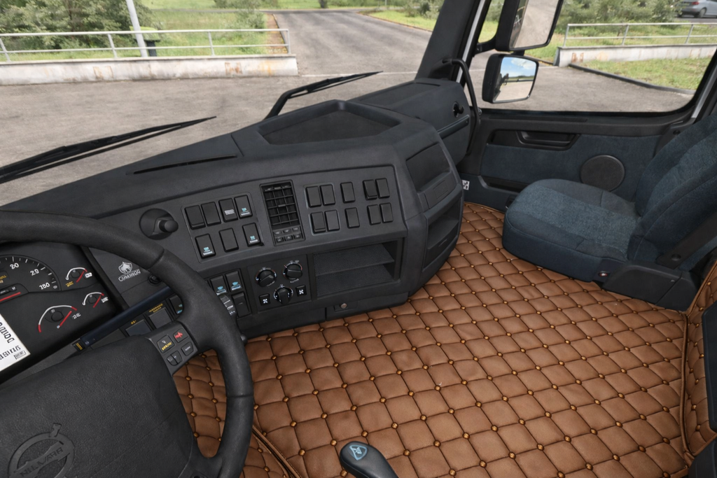 CUBREMOTOR + ALFOMBRAS PIEL SINTETICA  VOLVO FH2 2002-2008 